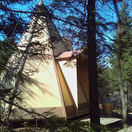 Aux Tipis De La Riviere Sauvage Villa Saint Romain Bagian luar foto