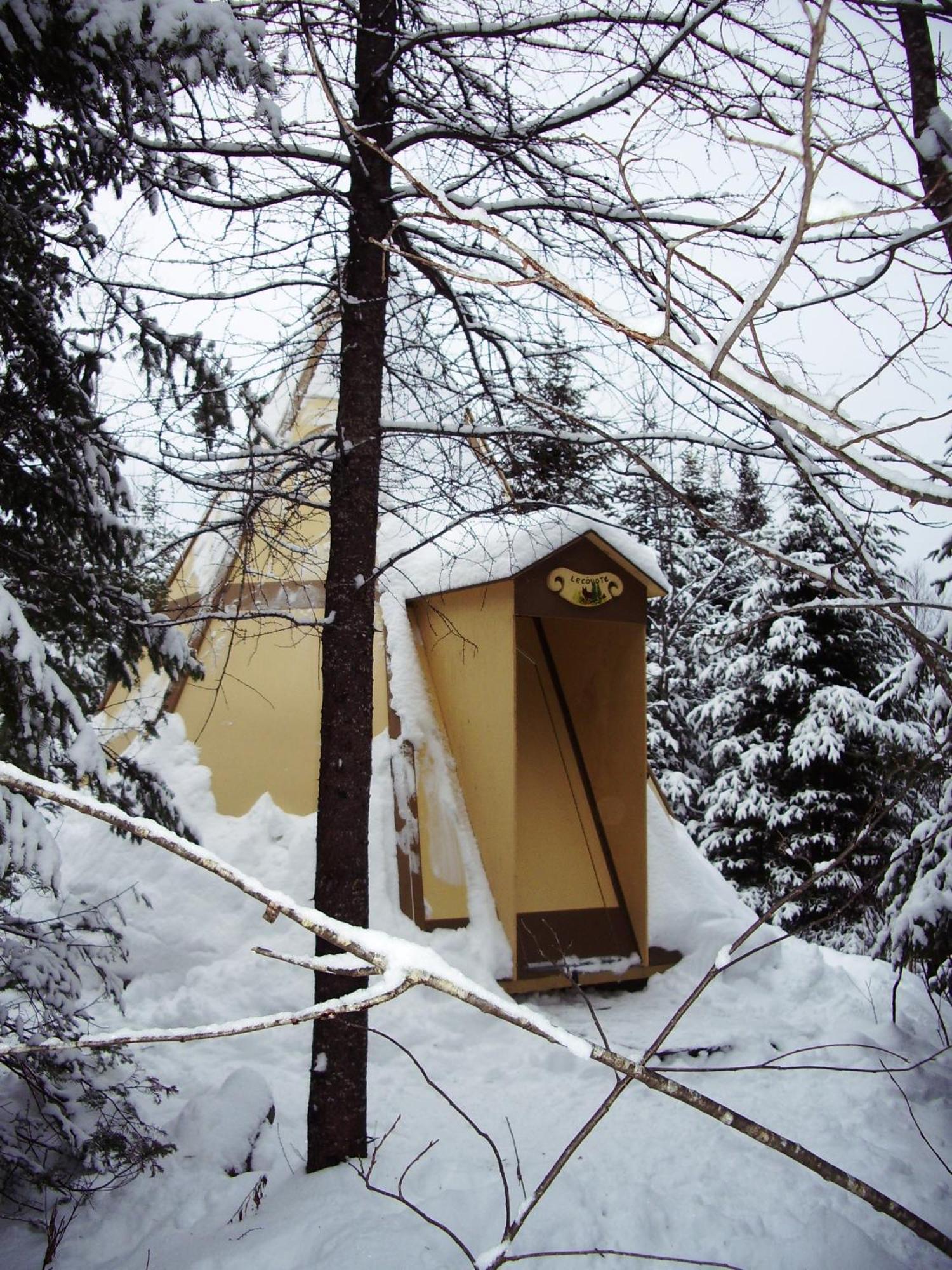 Aux Tipis De La Riviere Sauvage Villa Saint Romain Bagian luar foto