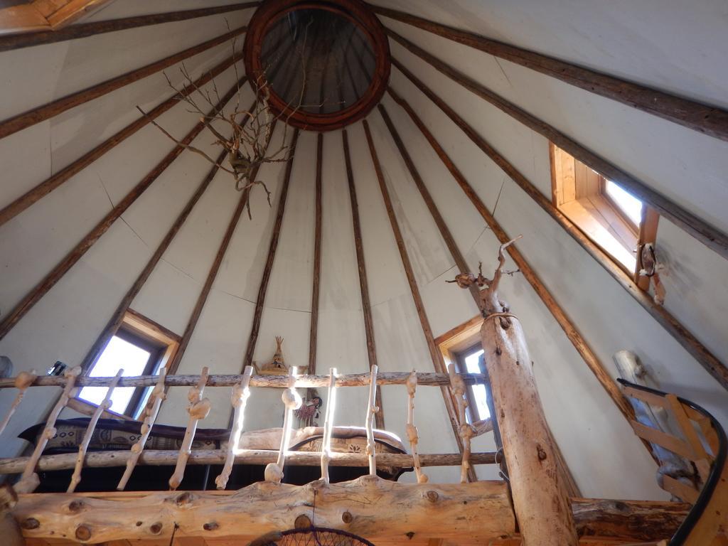 Aux Tipis De La Riviere Sauvage Villa Saint Romain Bagian luar foto