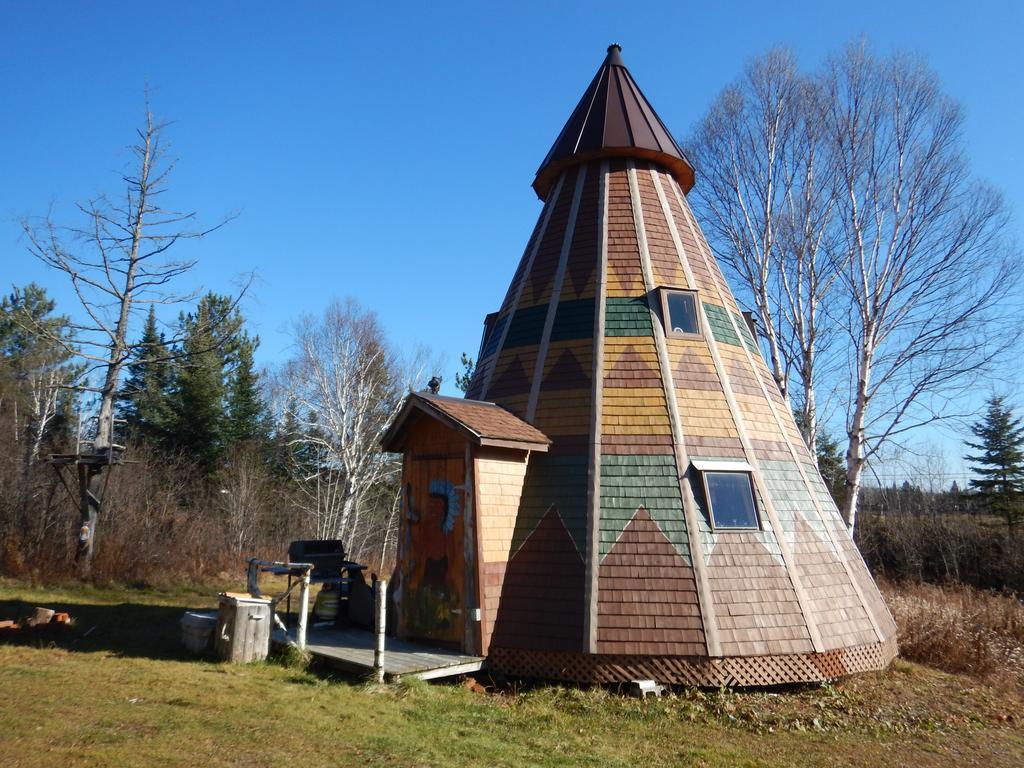 Aux Tipis De La Riviere Sauvage Villa Saint Romain Bagian luar foto