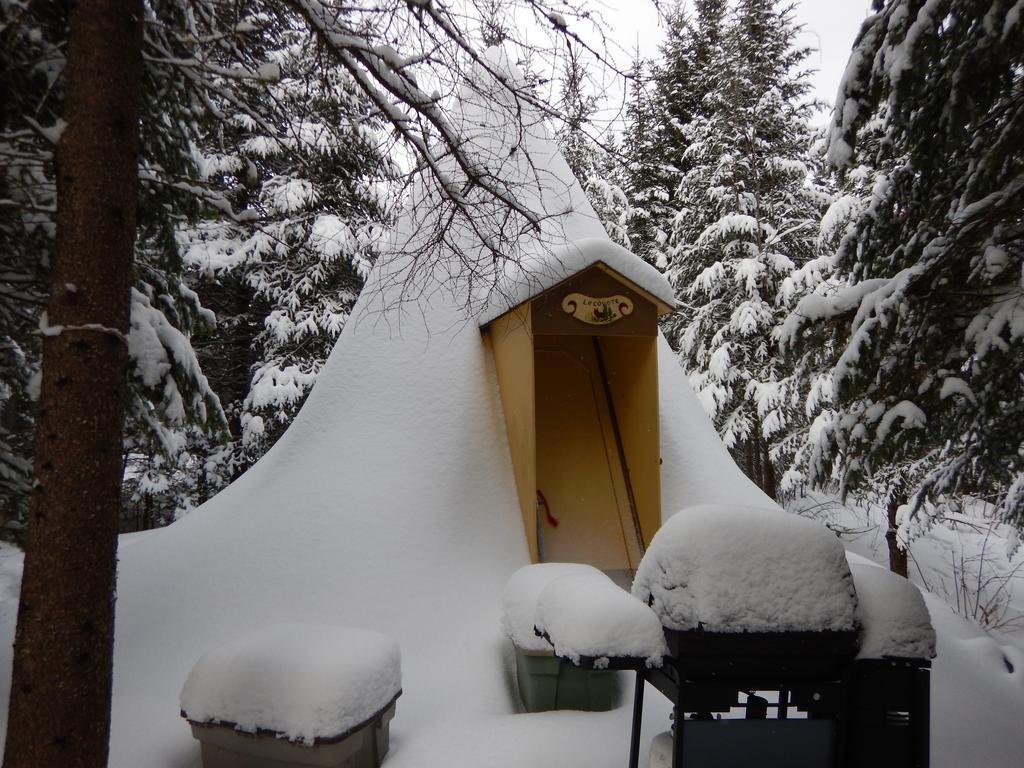 Aux Tipis De La Riviere Sauvage Villa Saint Romain Bagian luar foto