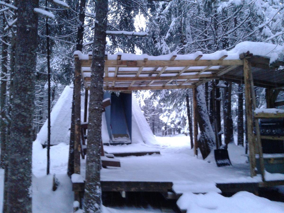 Aux Tipis De La Riviere Sauvage Villa Saint Romain Bagian luar foto