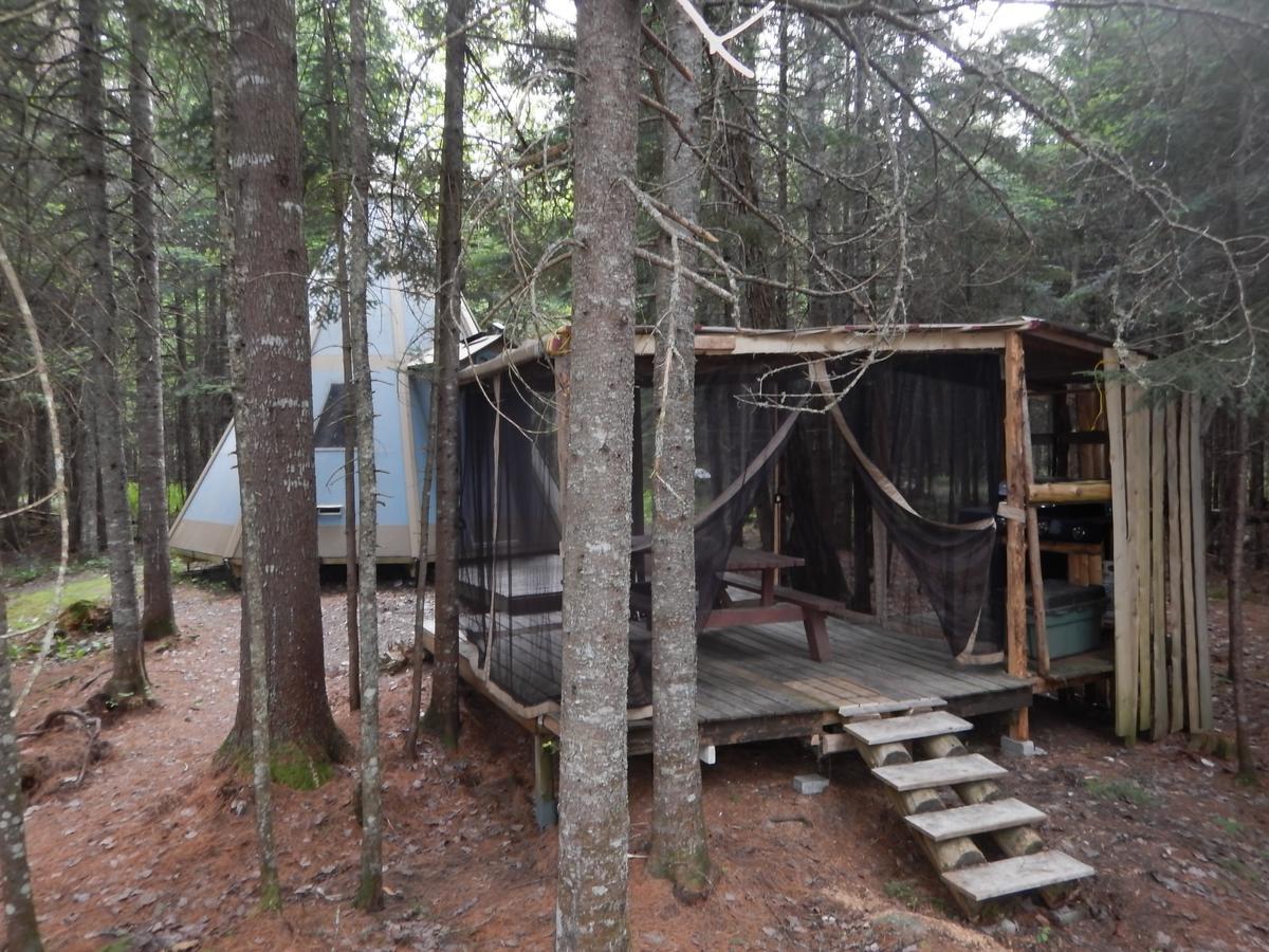 Aux Tipis De La Riviere Sauvage Villa Saint Romain Bagian luar foto